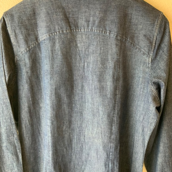 LIKE NEW! Woolrich Button Down Denim Shirt Size Large - Picture 5 of 9